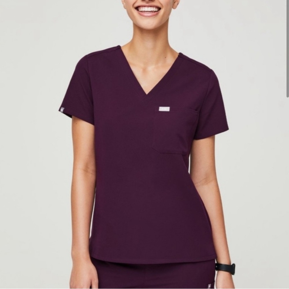 Figs Deep Purple Casma three-pocket scrub top size Medium